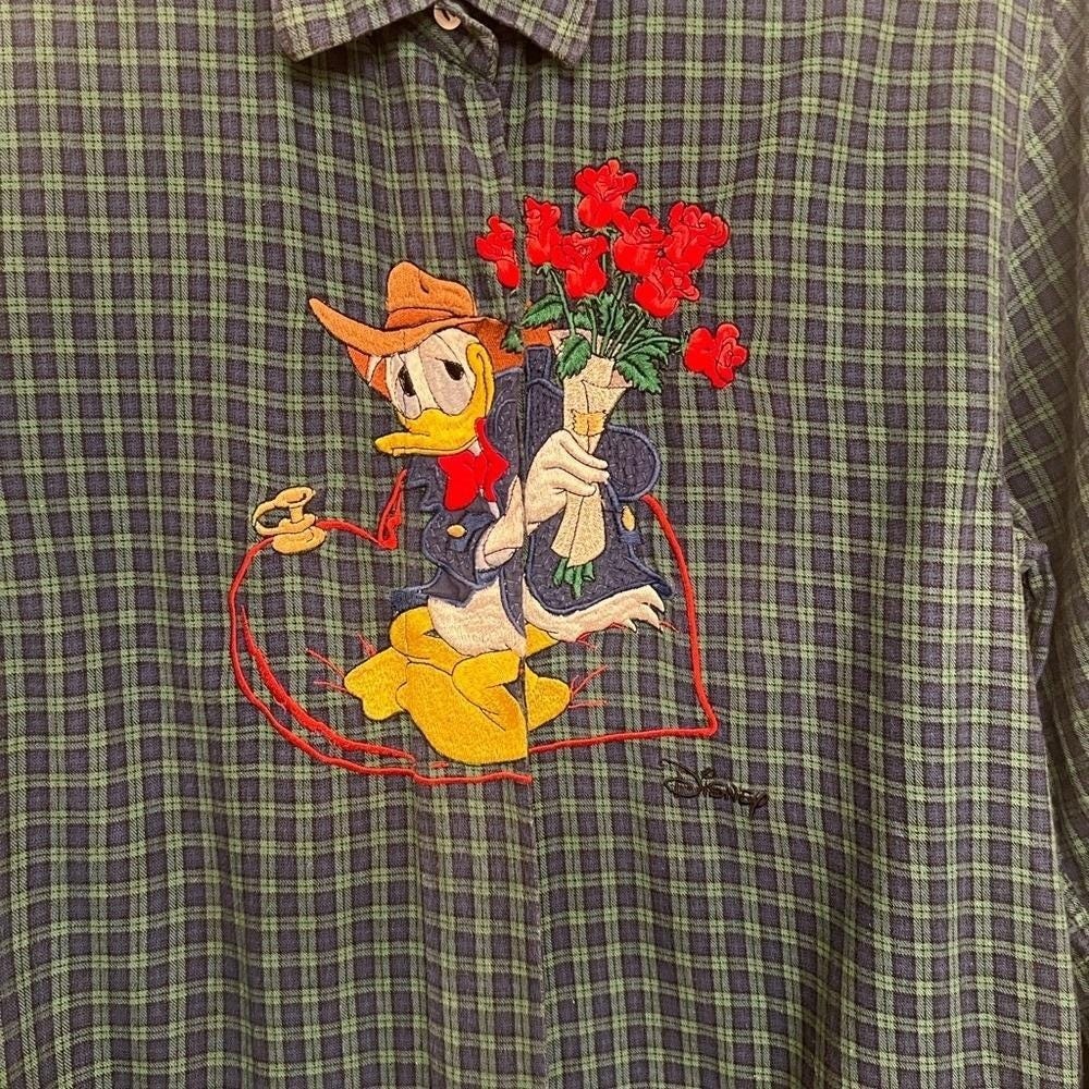 Disney x Segreta by Emmanuel Schvili Vintage 90's Embroidered Donald Duck Shirt - Picture 2 of 6